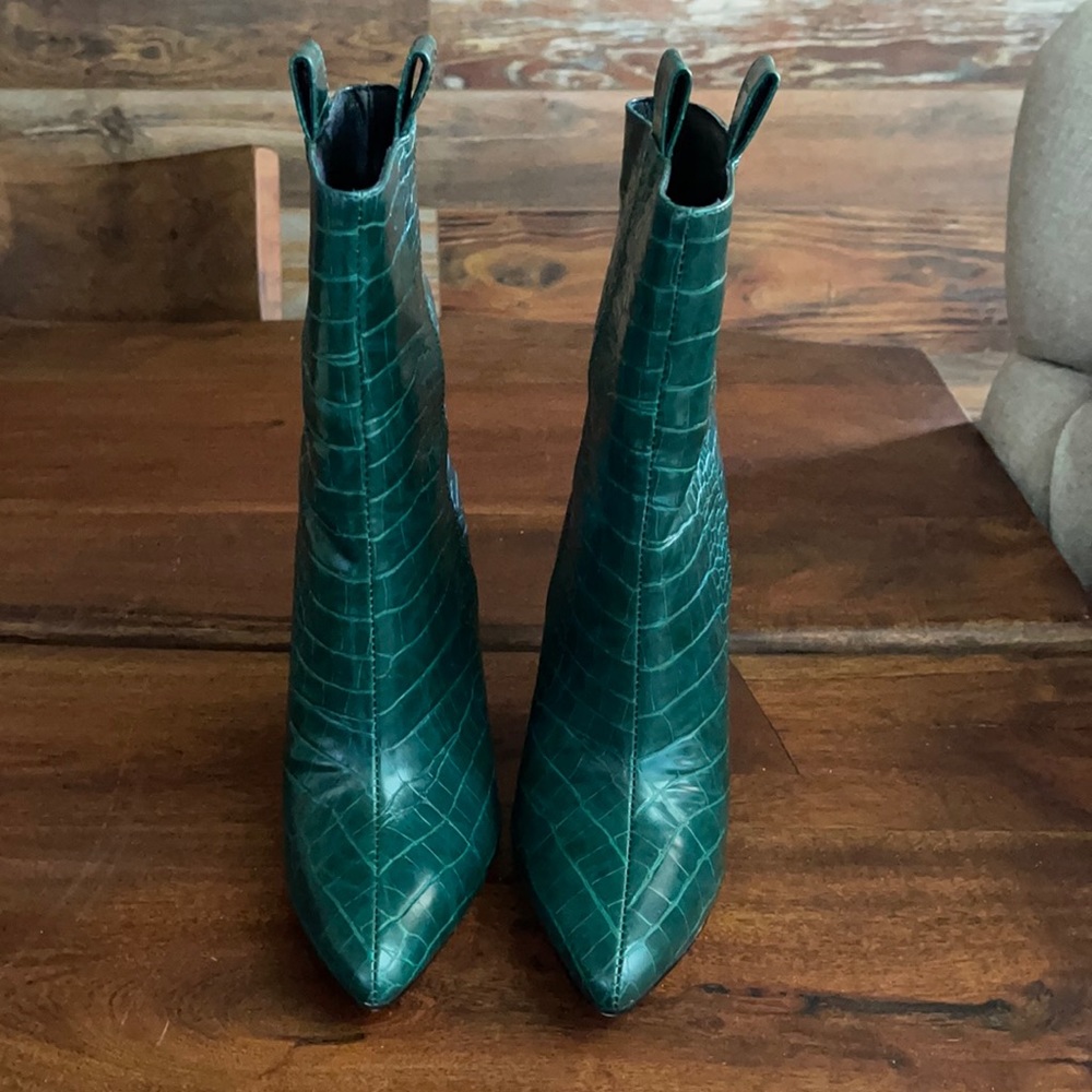 New never worn cute booties